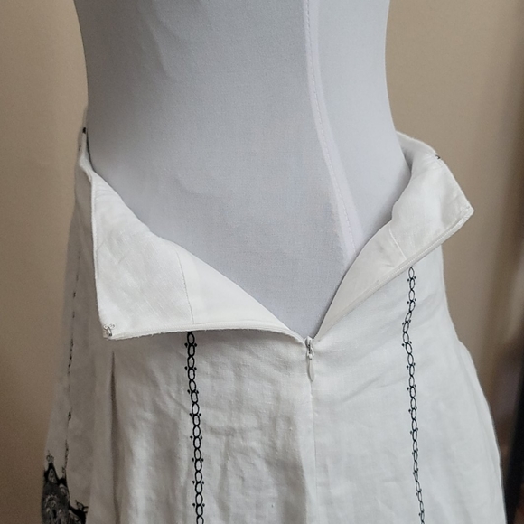 The Limited Skirt - Picture 6 of 8